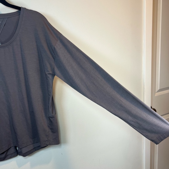 Athleta Women's Essence Twist Back Long Sleeve Shirt Top Gray Athletic Sz Medium - Picture 4 of 11